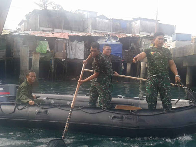 Air Pasang Sulitkan Pembersihan Pesisir Teluk Ambon