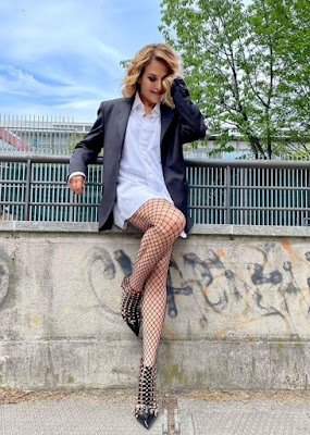 Barbara D'Urso foto abbigliamento calze a rete maggio 2022