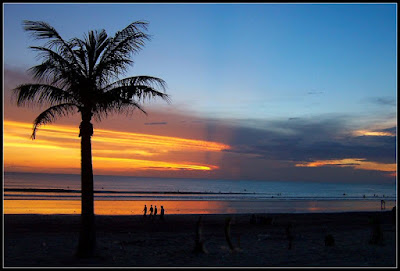 sunset on pantai kuta