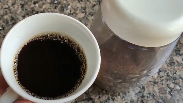 Fazendo café sem usar filtro