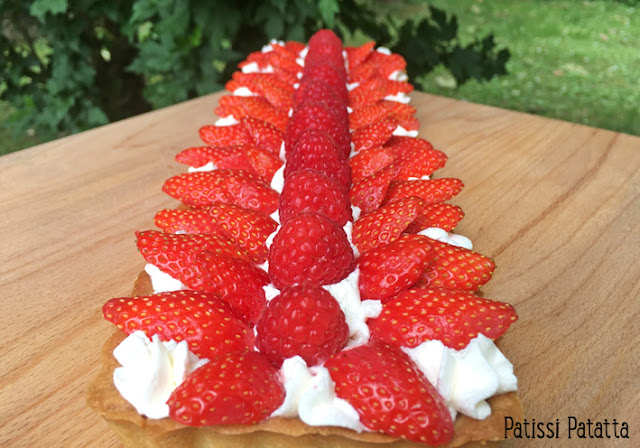 recette de tarte fraises framboises, tarte amande fraises et framboises, tarte d’été, pâtisserie, crème d’amande, pâte sablée maison, fraises et framboises, dessert, patissi-patatta