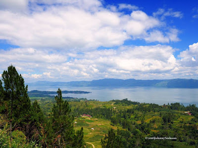 Puluhan Siswa dari Sulawesi Takjub Langsung Terjun ke Danau Toba.