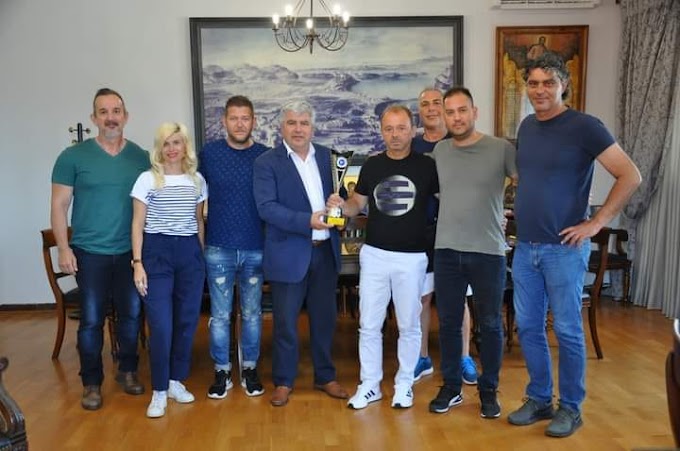 Συνάντηση του Δημάρχου Πρέβεζας με τους "χρυσούς" Πρεβεζάνους πρωταθλητές Ελλάδας του "αμπαλί"