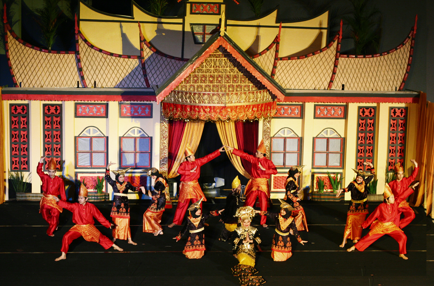 Seni Teater Tradisional Yang Terkenal Di Indonesia  Seni 