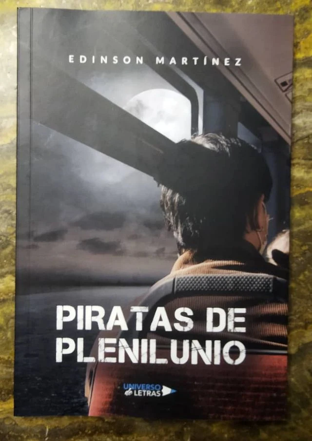 Edinson Martínez: Piratas de plenilunio, obra de ficción