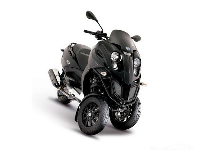 Piaggio MP3 500 có giá 8.899 USD