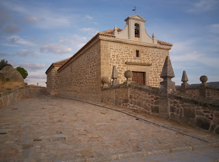 Resultado de imagen de ermita aguila ventas con peÃ±a aguilera