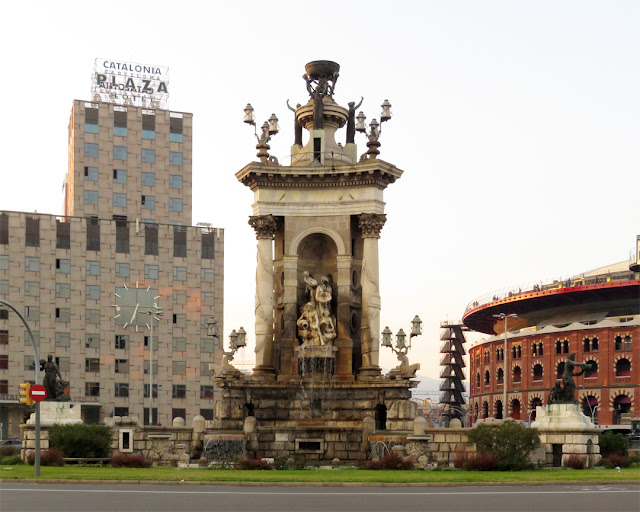 Monumental fountain by Josep Maria Jujol, Plaça d’Espanya, Barcelona