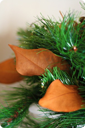 decorating with magnolia leaves