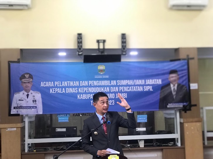  Pj Bachyuni Deliansyah Secara resmi Lantik Kadis Dukcapil Kabupaten Muaro Jambi.
