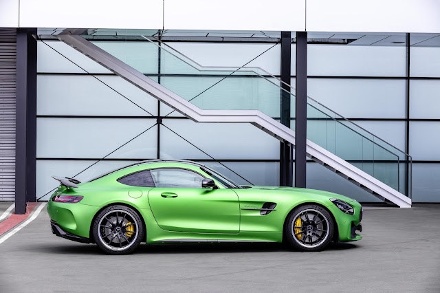 Mercdes-AMG-GT-R-PRO-lateral