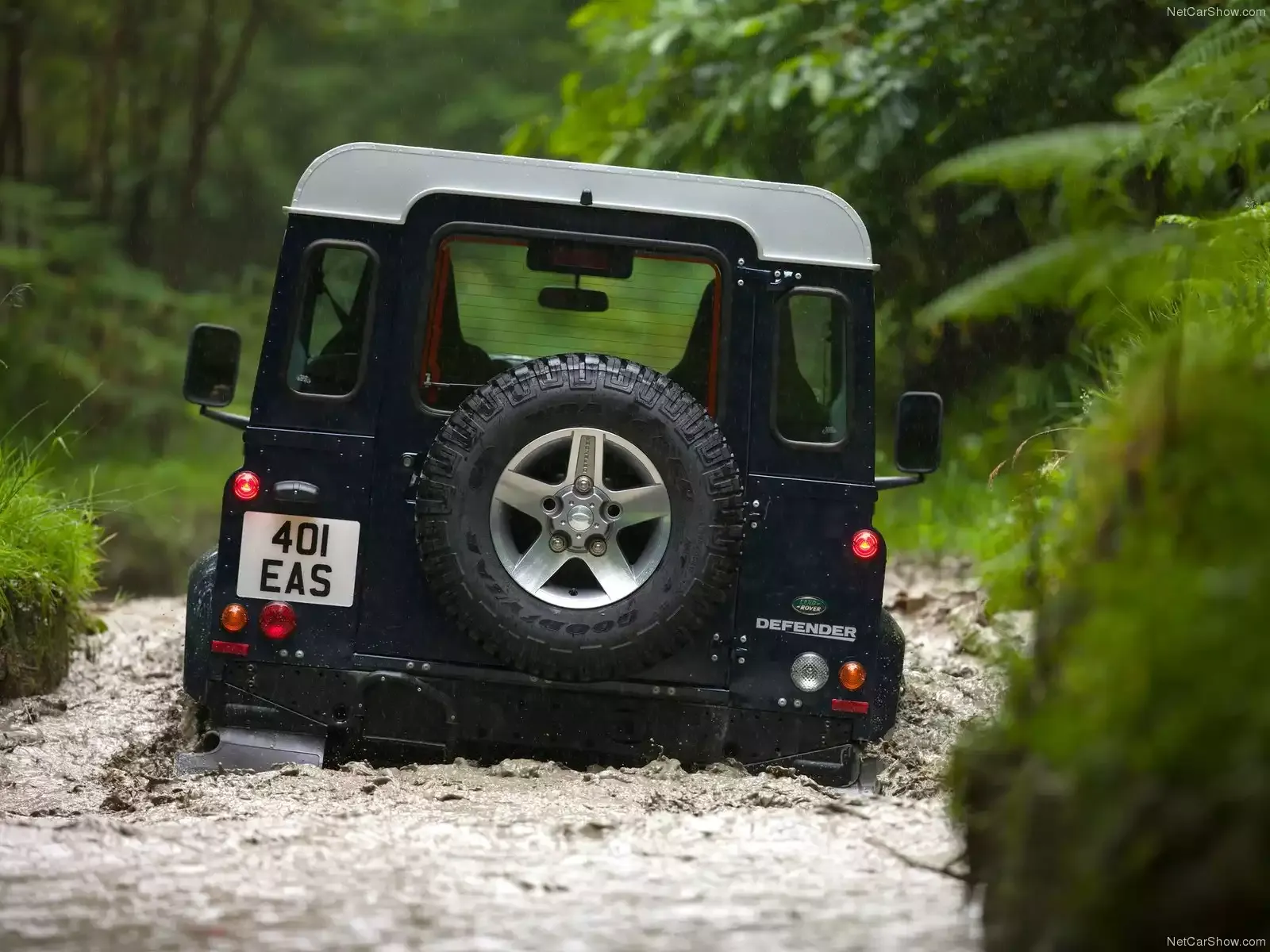 Hình ảnh xe ô tô Land Rover Defender 2013 & nội ngoại thất