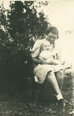 Minnie Shofner Tharp and Gordon Tharp as a baby