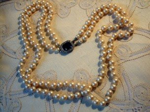 Double stranded bead necklace of glass pearls