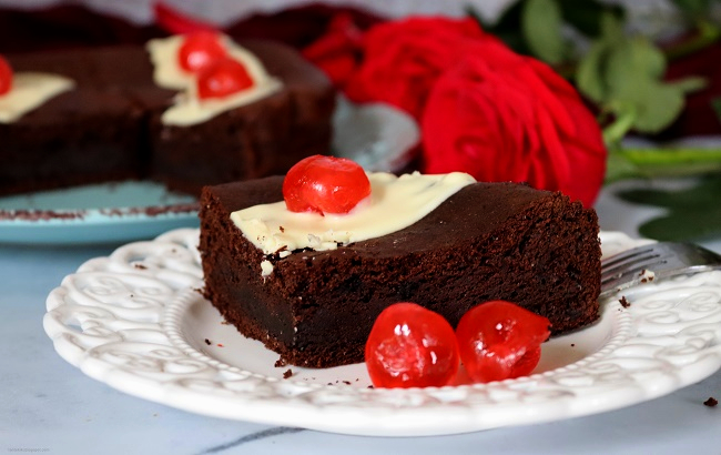 Brownie bitter με 2 υλικά (χωρίς βούτυρο, χωρίς αλεύρι)