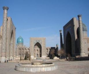 la-mosquee-de-bibi-khanum-a-samarkand-ouzbekistan.jpg