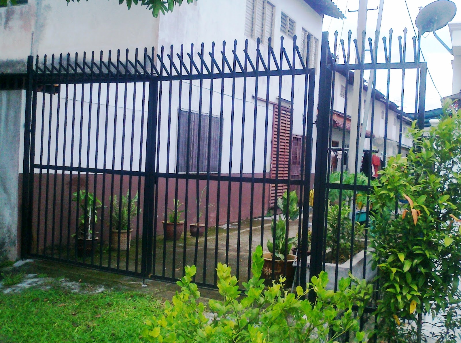 Kajang Pembuat Grill Gate Wrought Iron Auto Gate Buaian Besi