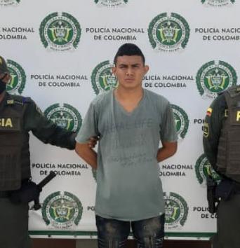 https://www.notasrosas.com/Un joven y un adolescente, hieren con un un cuchillo a un hombre en Maicao