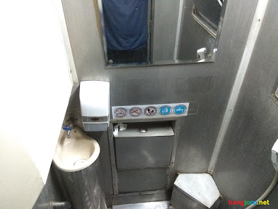 toilet kereta api ekonomi