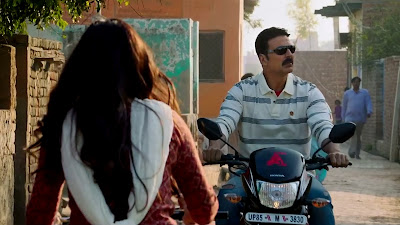 Akshay Kumar Ride Bike HD Image