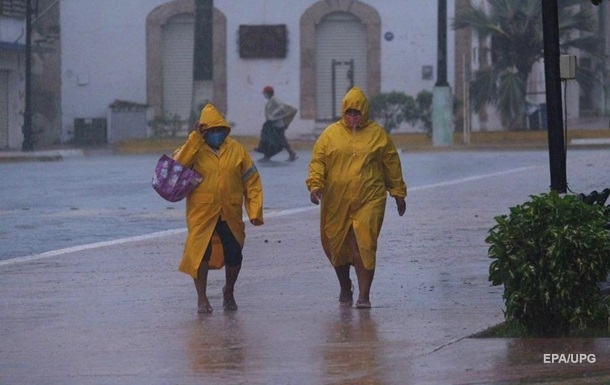 У Мексиці сотні тисяч людей залишилися без світла через ураган Дельта
