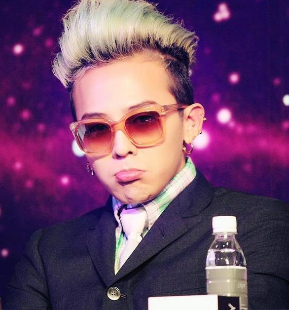 G-Dragon Performs 