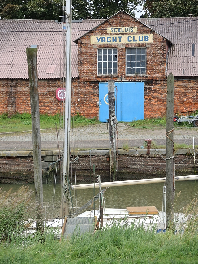 Lillo: een polderdorpken in de haven