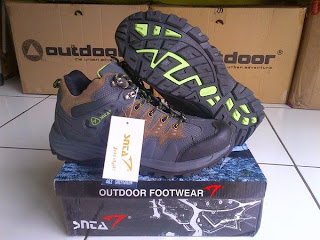 alat-outdoor-murah-depok-sepatu-tracking