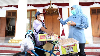 Sosok Rangga, Bocah Penjual Donat Keliling yang Kerja Keras Bantu Ekonomi Keluarga, Gubernur Khofifah: Tetap Fokus Belajar Sambil Membantu Orang Tua