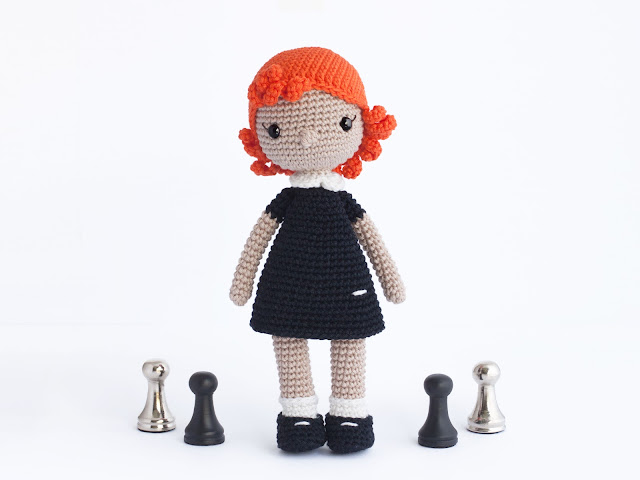 amigurumi-doll-Beth-Harmon-crochet-muneca-amourfou