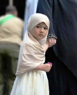 Anak Perempuan Cantik Memakai Jilbab