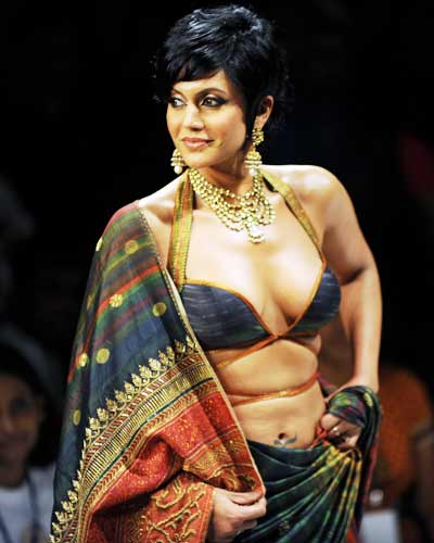 Celebrity  Scenes on Mandira Bedi In Hot Scene   Latest Bollywood Celebrities