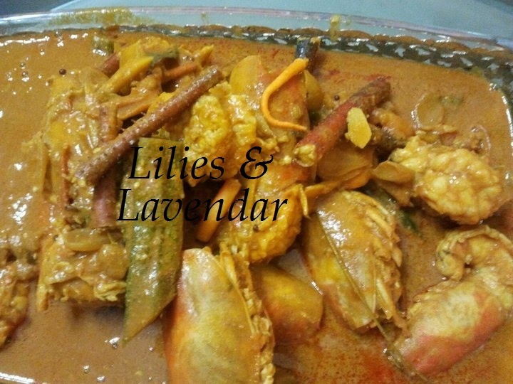 LILLIES AND LAVENDAR: Udang Galah masak Kari