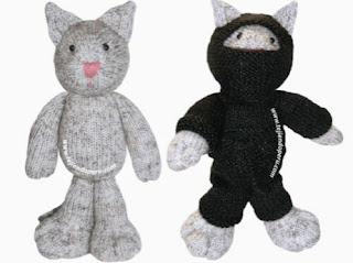 http://www.tejiendoperu.com/mu%C3%B1ecos-en-dos-agujas/gato-ninja-knitted-ninja-kitten/