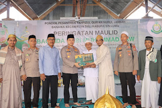 Kapolres Luwu Serahkan Ibnu Tafsir ke Ponpes Tahfidzul Qur'an Nurul Jannah Saat Hadiri Maulid Nabi