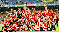 ATHLETIC CLUB DE BILBAO - Bilbao, Vizcaya, España - Temporada 2015-16 - F. C. BARCELONA 1 (Messi) ATHLETIC DE BILBAO 1 (Aduriz) - 17/08/2015 - Supercopa de España, partido de vuelta - Barcelona Nou Camp - Alineación: Gorka Iraizoz; Bóveda, Etxeita (Elustondo 67'), Laporte, Balenziaga, Gurpegui, Beñat (Mikel Rico 83'), Eraso, De Marcos, Susaeta y Aduriz (Kike Sola 80') - El ATHLETIC CLUB gana su primera Supercopa de España, su primer título tras 31 años de sequía