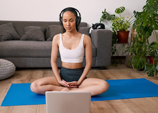 Both guided and unguided meditation aim to help us discover inner calm despite their differences in form.