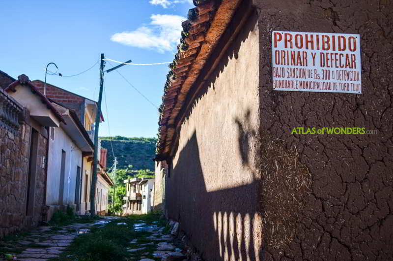 Prohibido orinar y defecar