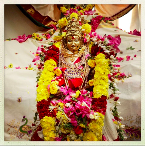 アドヴァイタ ヴェーダーンタ ऐक यम Aikyam Advaita Vedanta 知識の女神様 サラスワティのプージャ