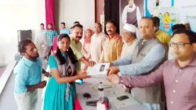 কাজিপুরে ৪৯০ জন শিক্ষার্থী প্রধানমন্ত্রীর উপহার ট্যাব পেলেন