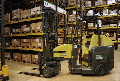 Xe nâng hàng kho hẹp Combi Lift