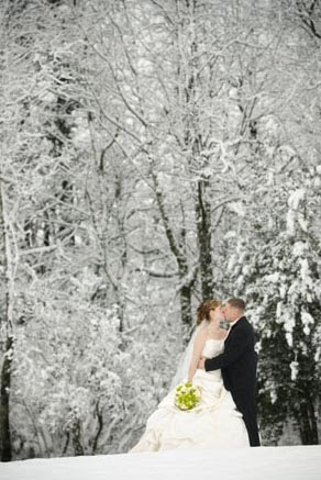 outside winter wedding pictures