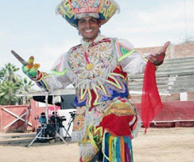 Gerardo Zamora como danzante de tijera