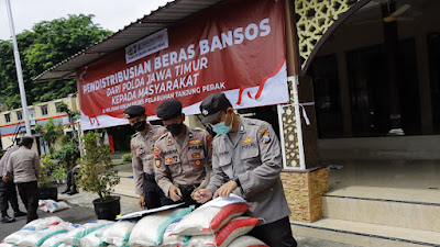 Polres Tanjung Perak Distribusikan Bantun dari Polda Jatim untuk Warga Kurang Mampu