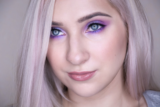 Purple eye makeup for blue eyes