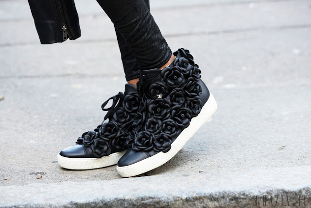 london fashion week streetstyle look, chanel sneakers, flower peonies sneakers,, diy, fashion diy, 