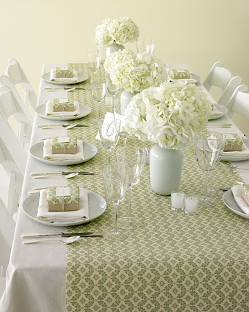  create a giftwrap table runner for your wedding tables
