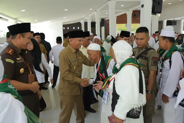 Lepas 63 Jamaah Calon Haji Asal Kabupaten Asahan, Bupati Surya Sampaikan Ini
