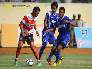 GOBLOK ! Sesama Suporter Psps Tawuran , Satu Tewas !