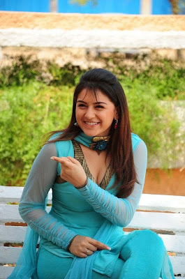 Hansika Motwani Hot Boobs Cleavage Photos